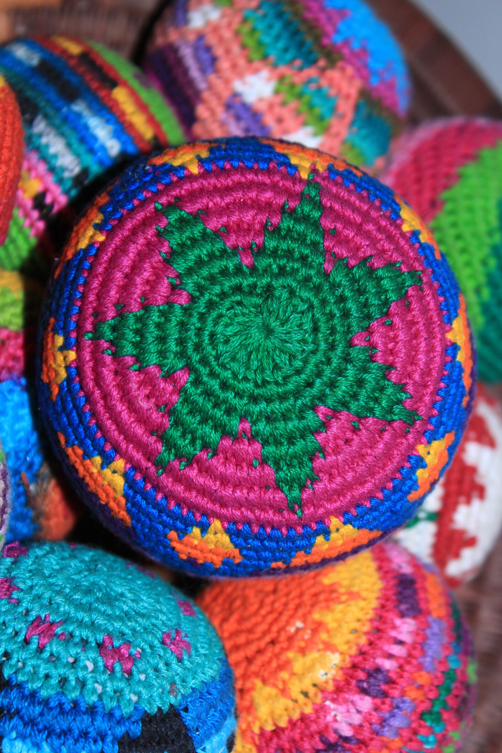 Canon EOS 550D (EOS Rebel T2i / EOS Kiss X4) sample photo. Balls, colourful, kicking photography