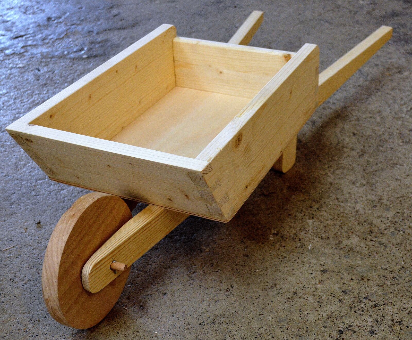 Nikon D5100 sample photo. Carpenter, schreiner, craft photography