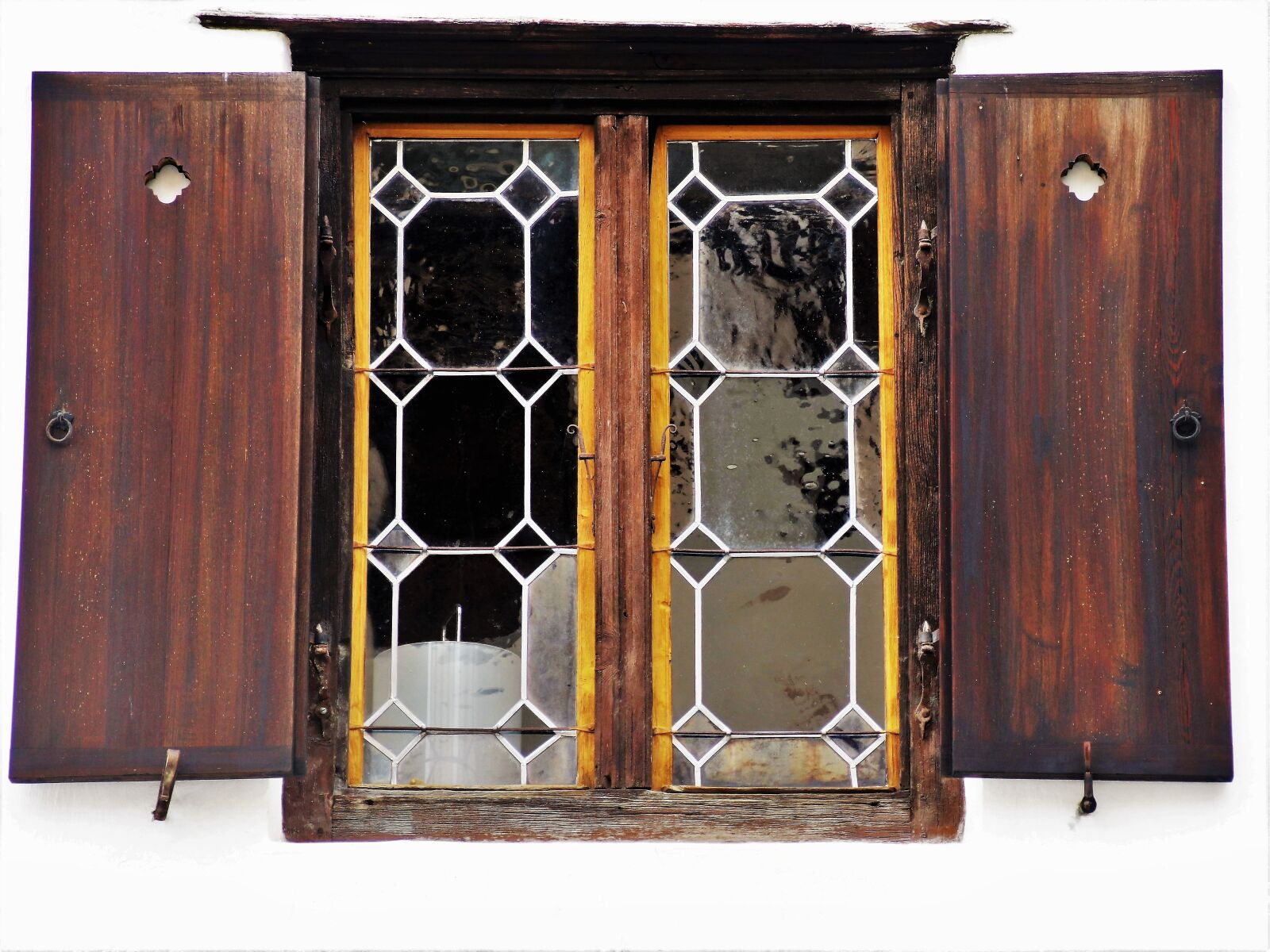 Canon EOS 80D sample photo. Window, shutters, pane photography