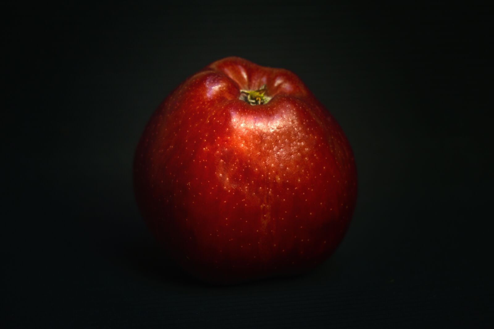 Nikon D3400 sample photo. Apple, fruit, vintage photography