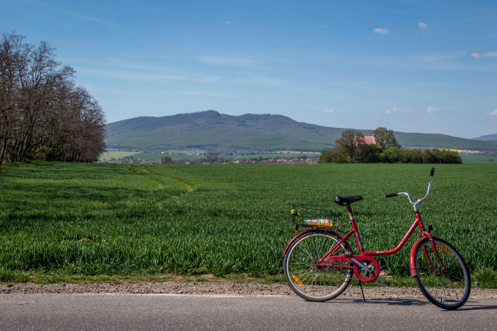 Tamron 18-200mm F3.5-6.3 Di II VC sample photo. Country, countryside, bike photography