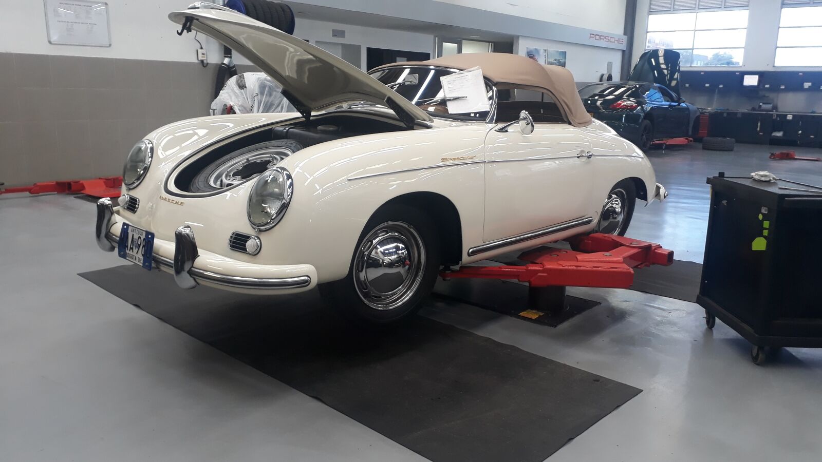 Samsung Galaxy J7 Prime sample photo. Porsche, classic, vehicle photography