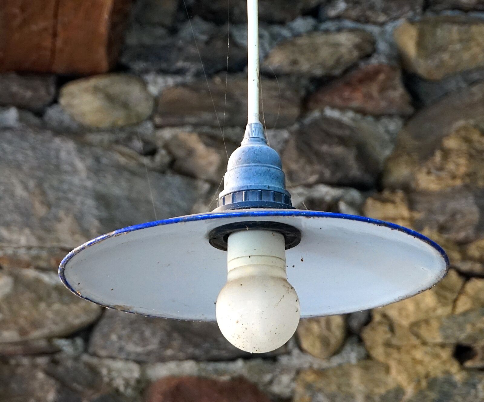 Sony Alpha a5000 (ILCE 5000) sample photo. Lamp, light, old photography