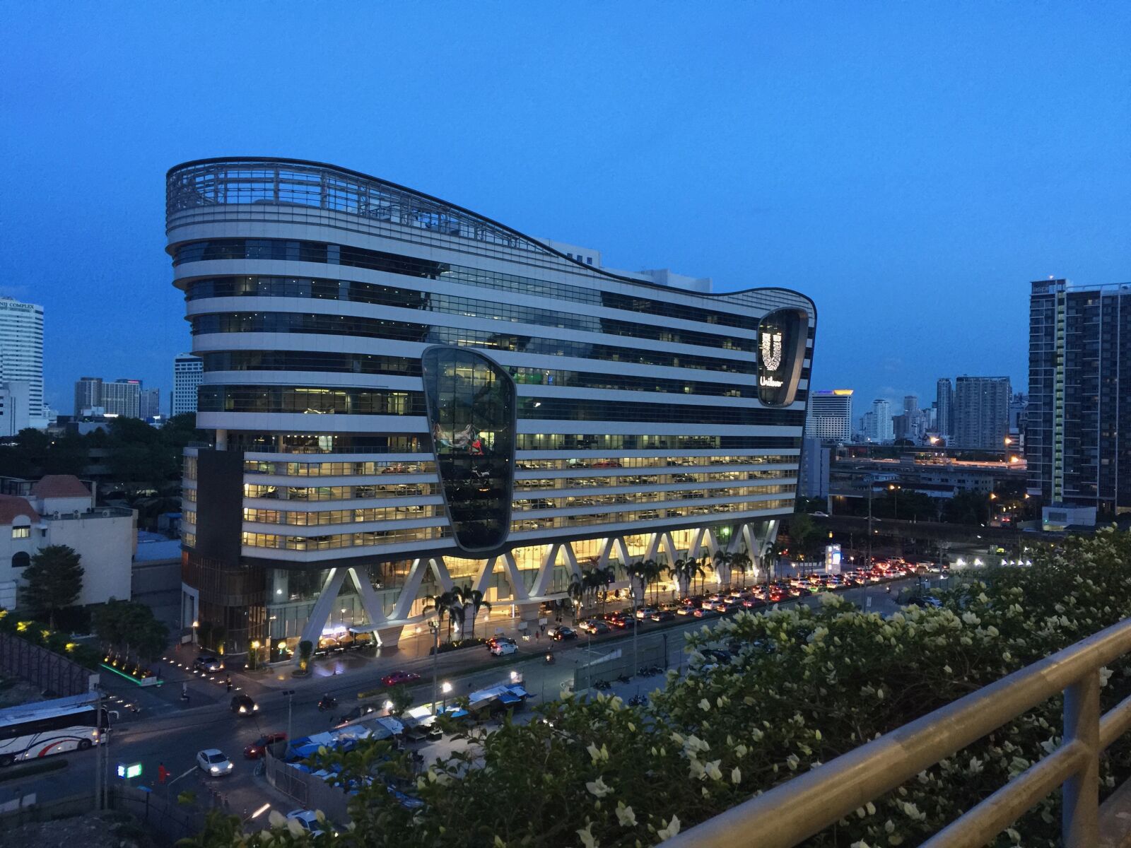 iPhone 6 Plus back camera 4.15mm f/2.2 sample photo. Bangkok, uniliver, building photography