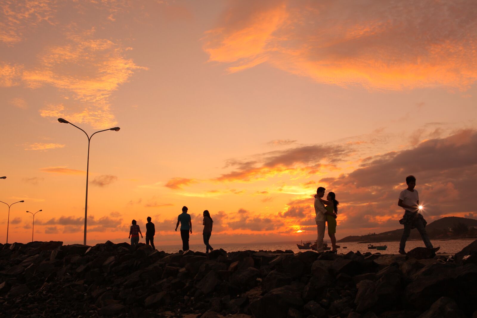 Canon EOS 5D Mark II sample photo. Sunset, love, kiss photography