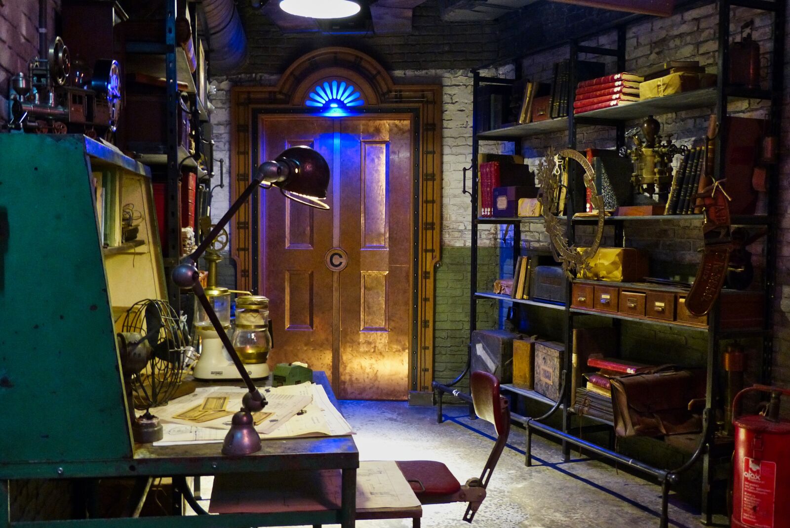 Panasonic Lumix DMC-FZ200 sample photo. Office, workshop, historical photography
