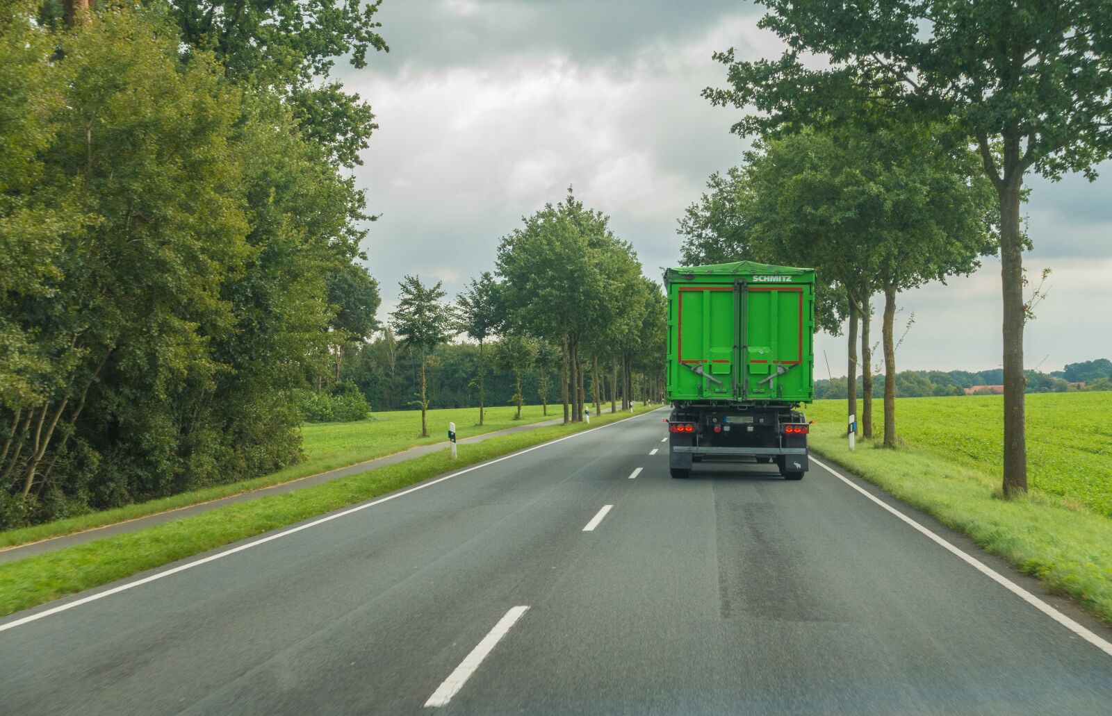 Sony Cyber-shot DSC-RX100 III sample photo. Road, truck, traffic photography