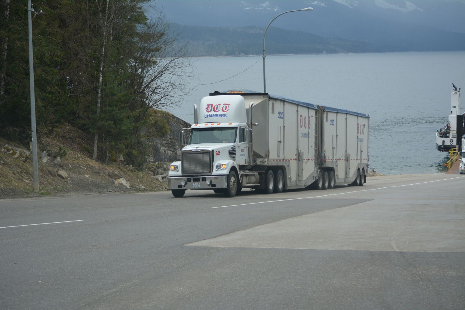 Nikon D5200 sample photo. Truck, lorry, white truck photography