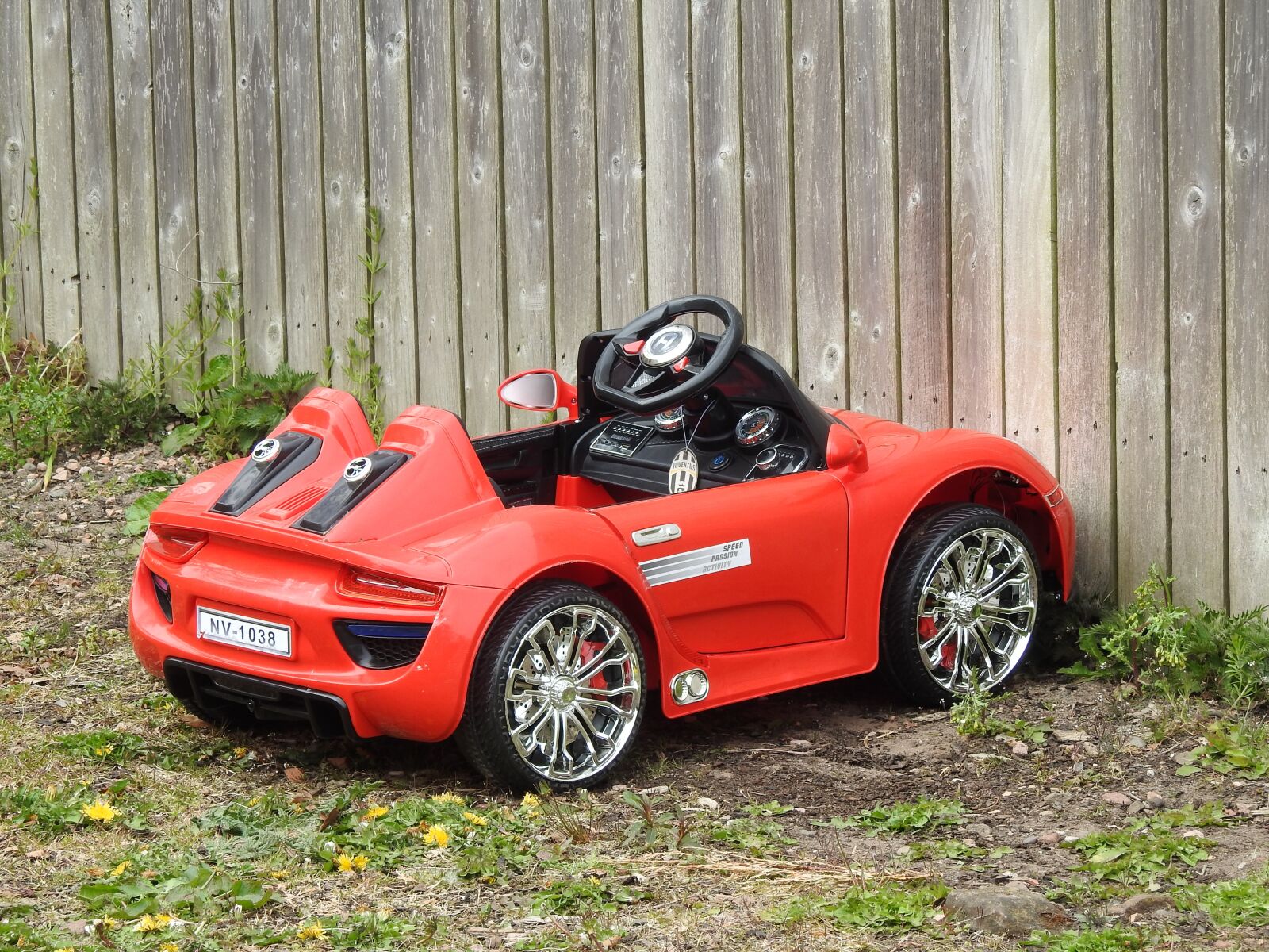 Nikon Coolpix P900 sample photo. Toy car, parked, juventus photography