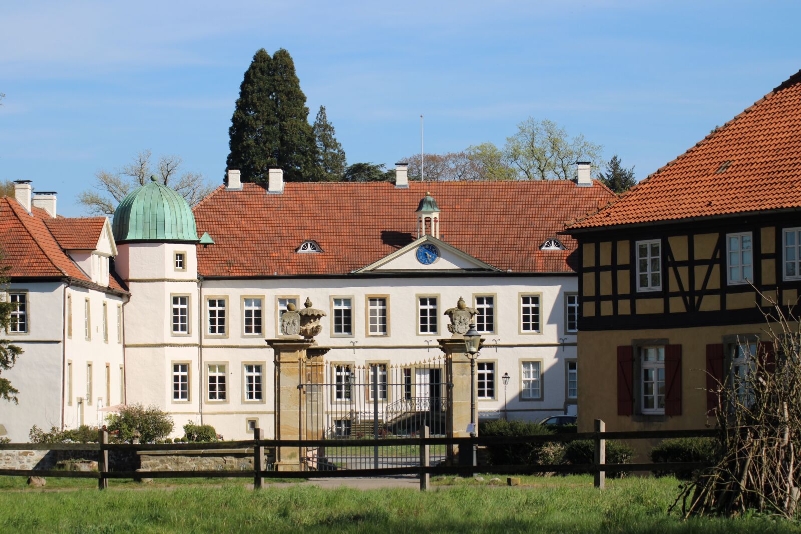 Canon EOS 2000D (EOS Rebel T7 / EOS Kiss X90 / EOS 1500D) sample photo. Schloss, h nnefeld, bad photography