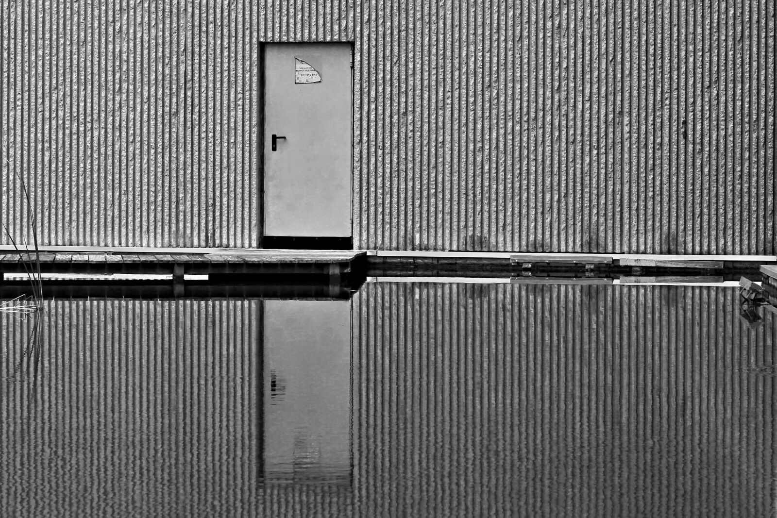Canon EOS 60D + Canon EF 50mm F1.8 STM sample photo. Door, minimalism, architecture photography