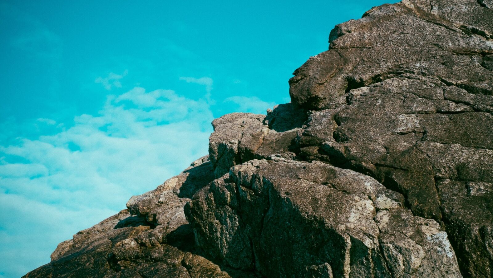 Fujifilm XF 35mm F1.4 R sample photo. Rocks, climbing, peak photography