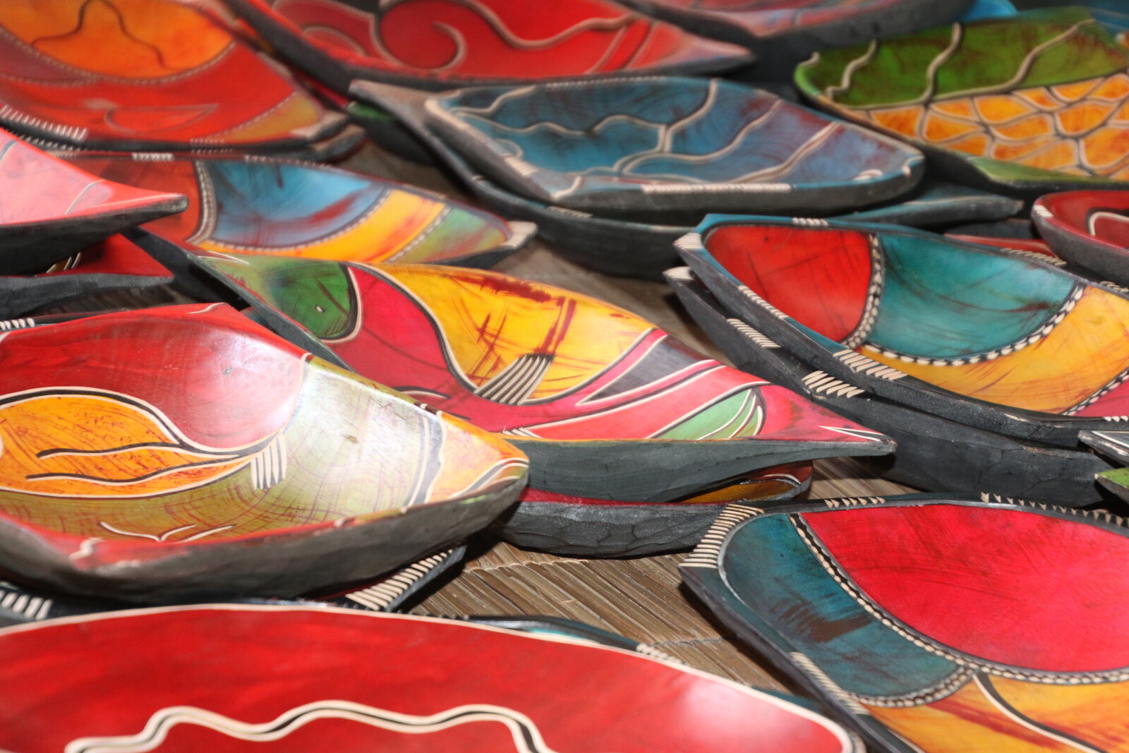 Canon EOS 7D Mark II sample photo. Art, bowls, carved, wood photography
