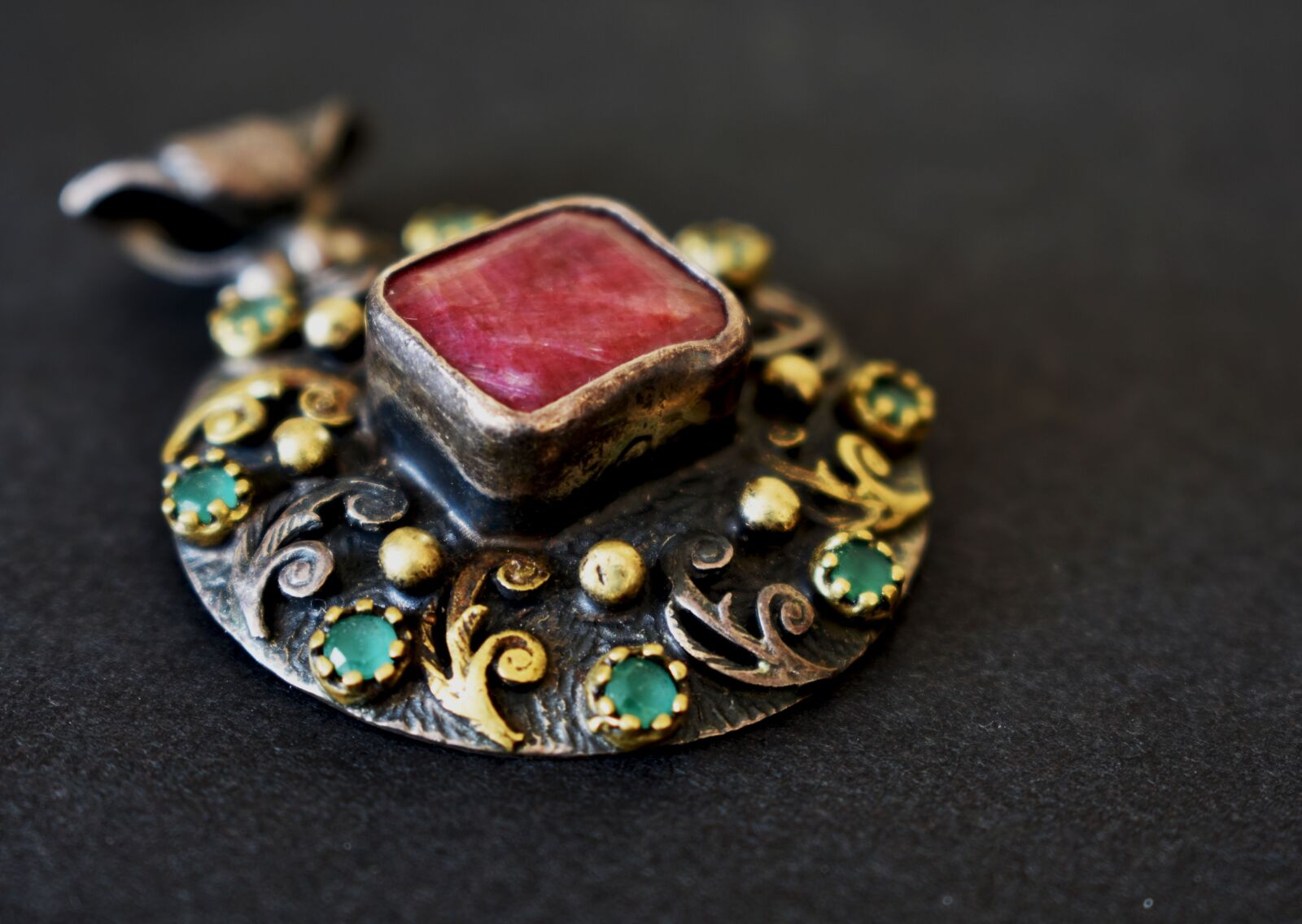 Nikon D3400 sample photo. Necklace, jewelry, red photography