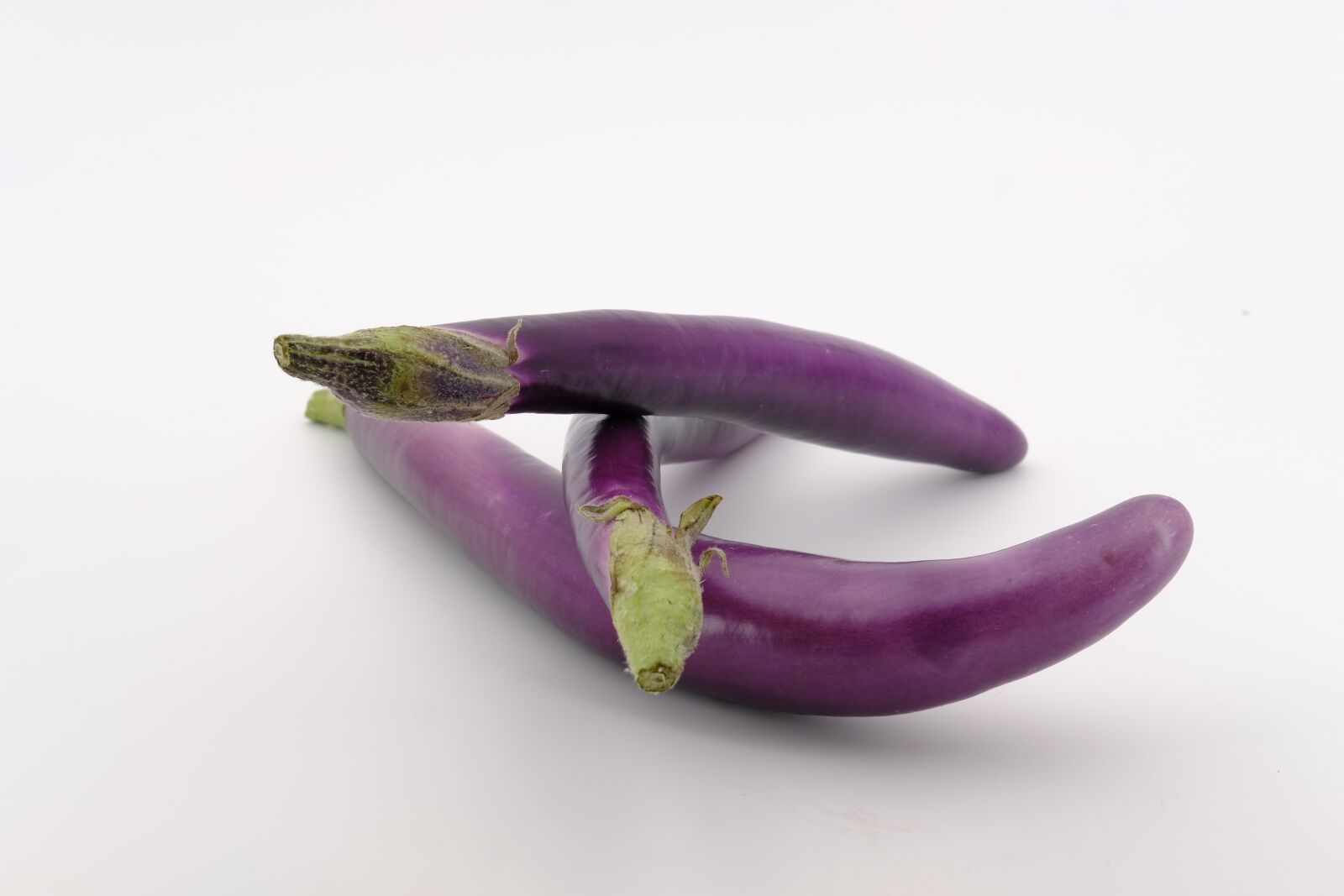 Fujifilm X-T2 + Fujifilm XF 35mm F2 R WR sample photo. Eggplant, melanzana, solanum melongena photography