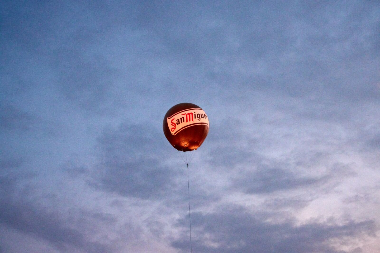 Canon EOS 500D (EOS Rebel T1i / EOS Kiss X3) sample photo. Balloon, sky, flying photography