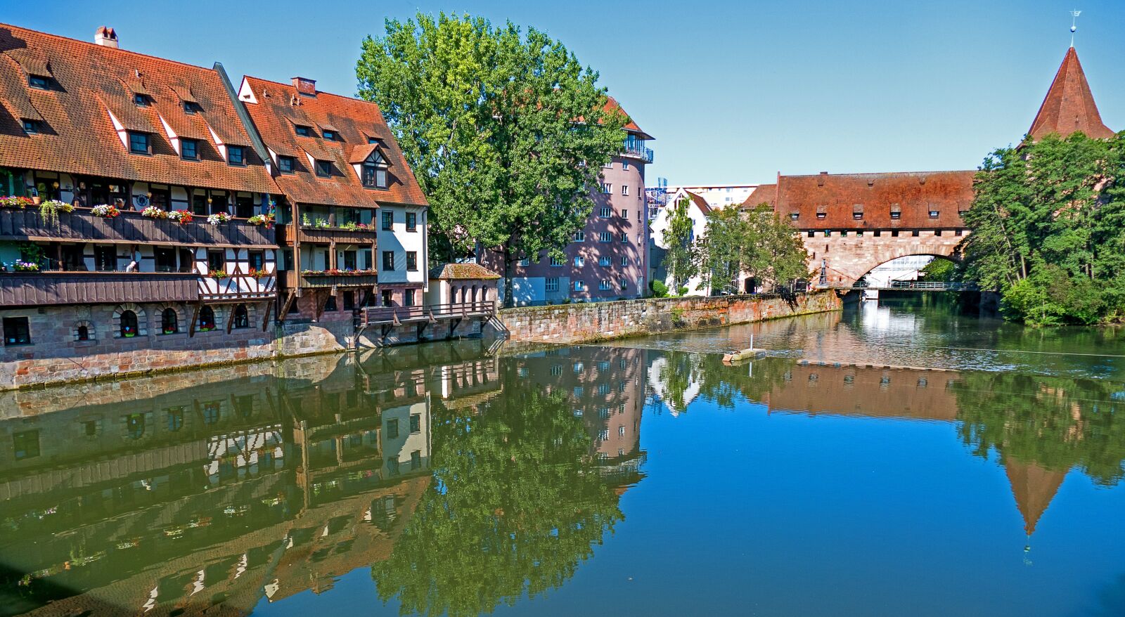 Panasonic Lumix DMC-FZ1000 sample photo. Nuremberg, hangman bridge, bridge photography
