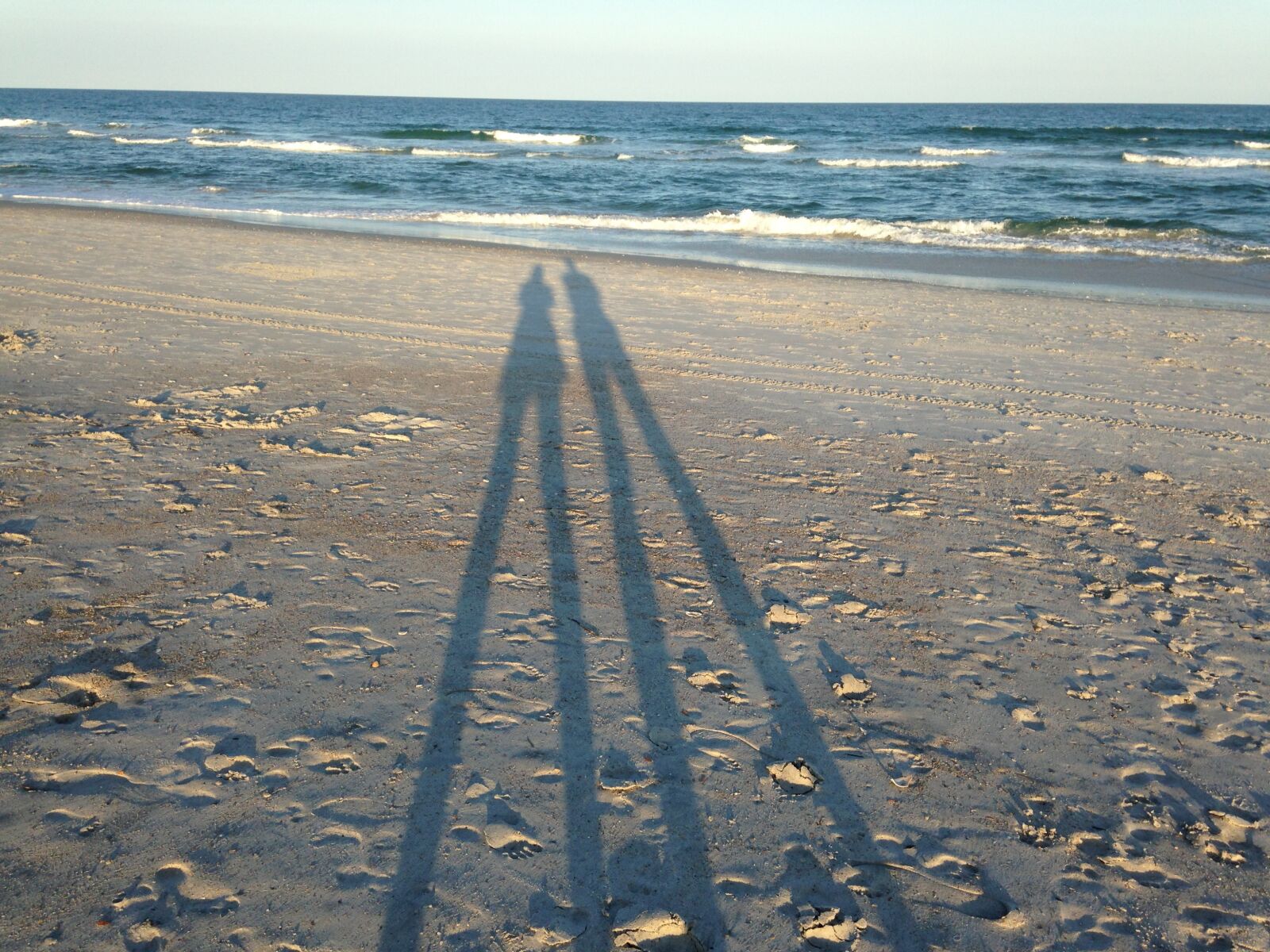 iPhone 5c back camera 4.12mm f/2.4 sample photo. Beach, shadows, ocean photography