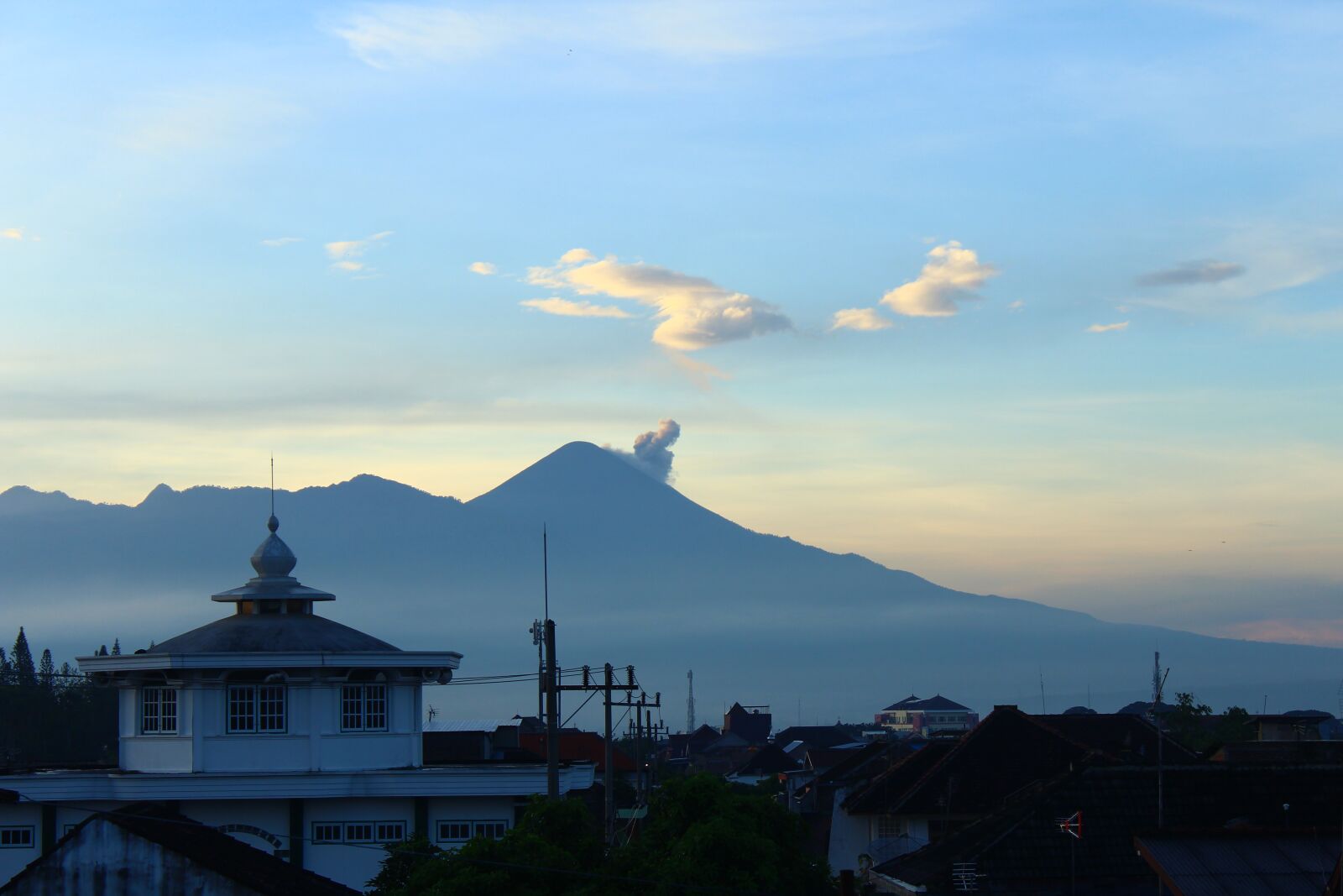 Canon EOS 600D (Rebel EOS T3i / EOS Kiss X5) sample photo. Mountain, morning, volcano photography