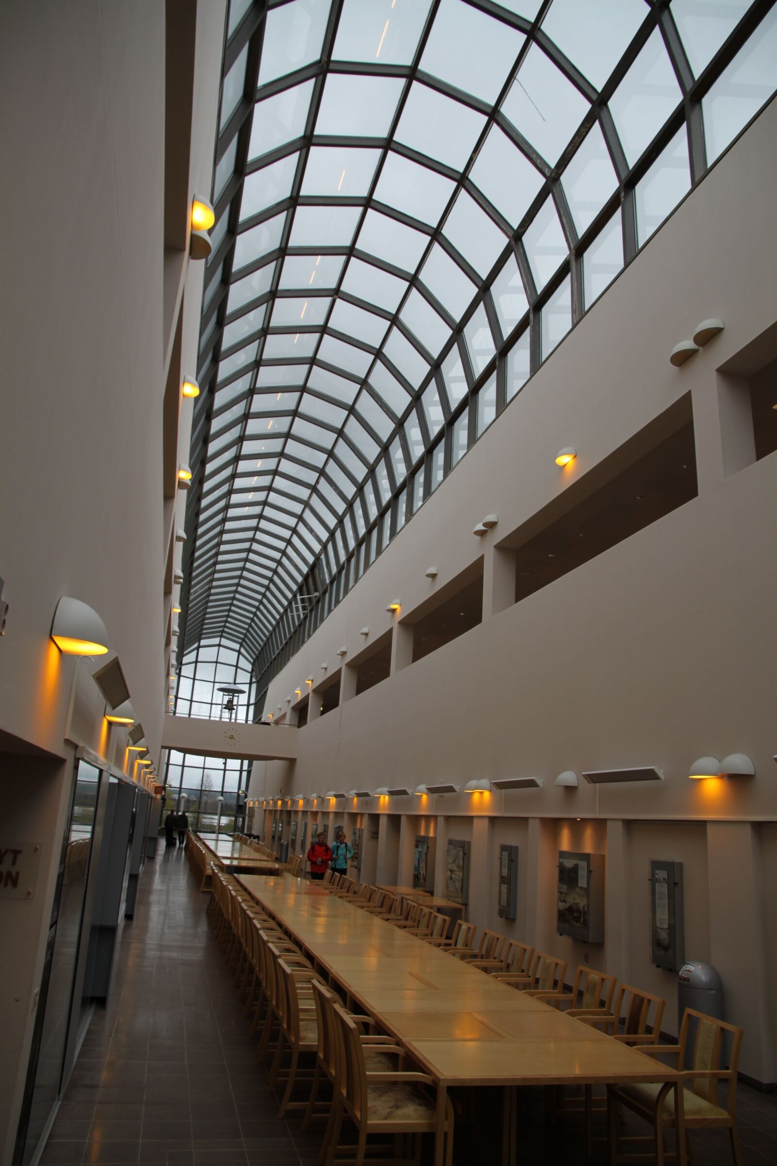 Canon EOS 500D (EOS Rebel T1i / EOS Kiss X3) sample photo. Library, modern, building photography