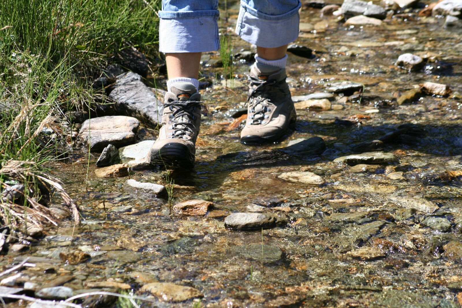 Canon EOS 350D (EOS Digital Rebel XT / EOS Kiss Digital N) sample photo. Hiking, shoes, go photography