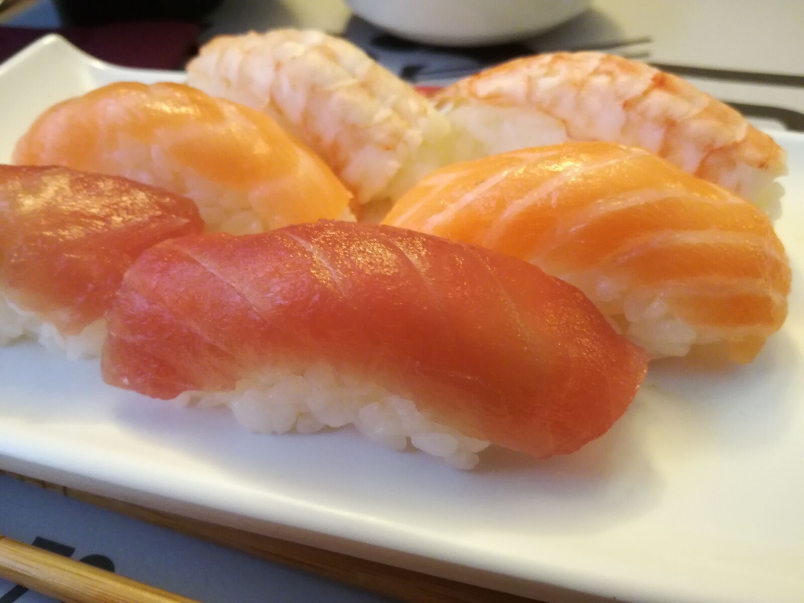 HUAWEI P9 LITE sample photo. Nigiri, sushi, salmon photography