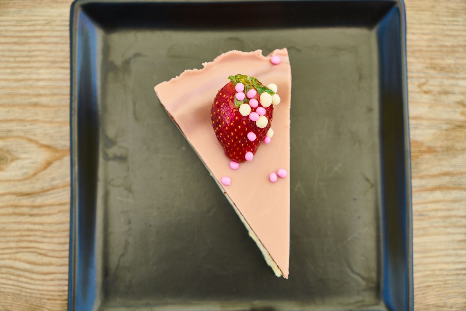Sony a7R II sample photo. Cheesecake, cheese, strawberry photography