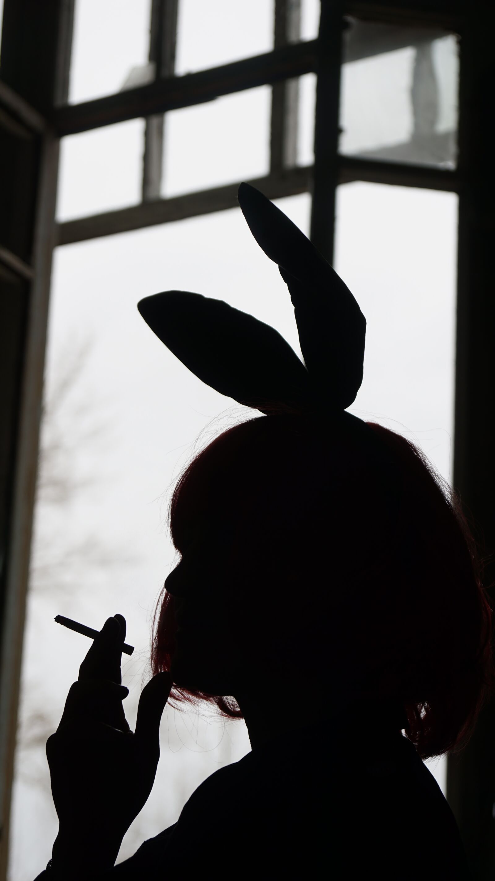 Sony a6000 sample photo. Silhouette, cigarette, ears photography