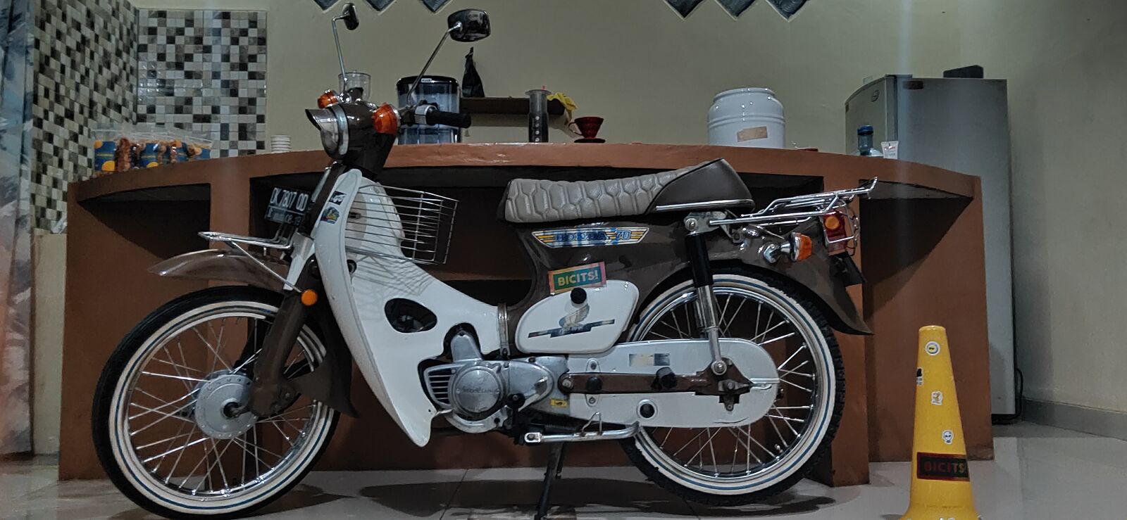 Realme 3 PRO sample photo. Motorcycle, classic, vintage photography
