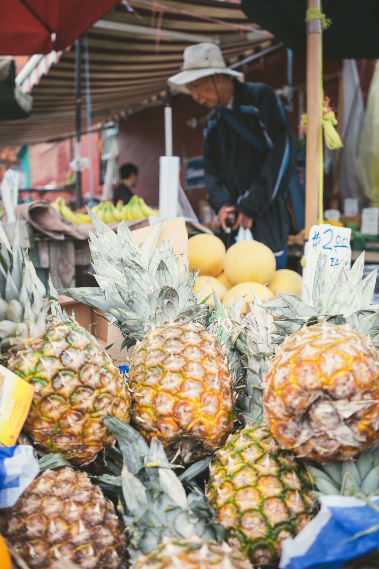 Sony a7 II + Sony FE 28-70mm F3.5-5.6 OSS sample photo. Beach, fruit, fruits photography