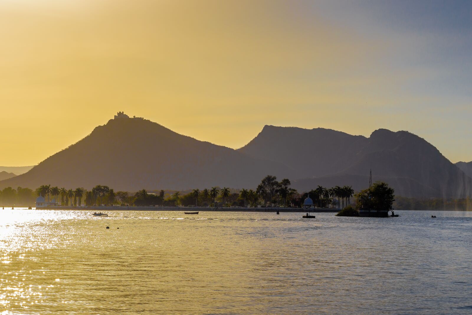 Canon EOS 7D Mark II sample photo. Landscape, hilly, sunset photography