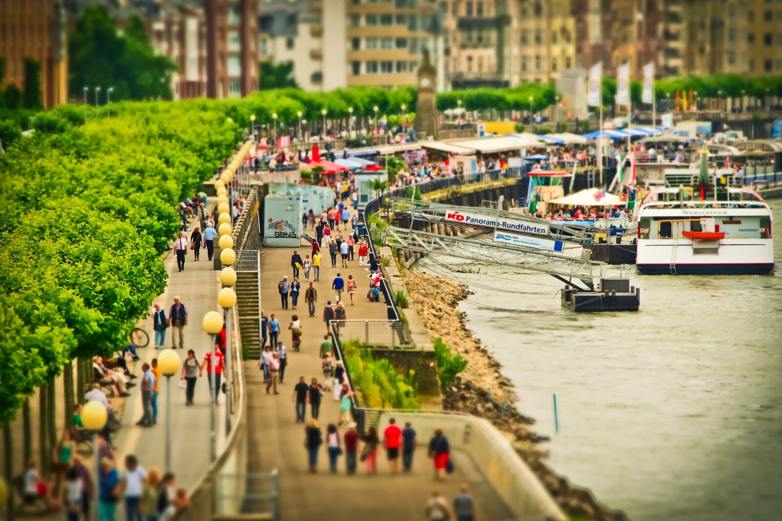 Olympus OM-D E-M10 sample photo. Crowd, human, personal photography