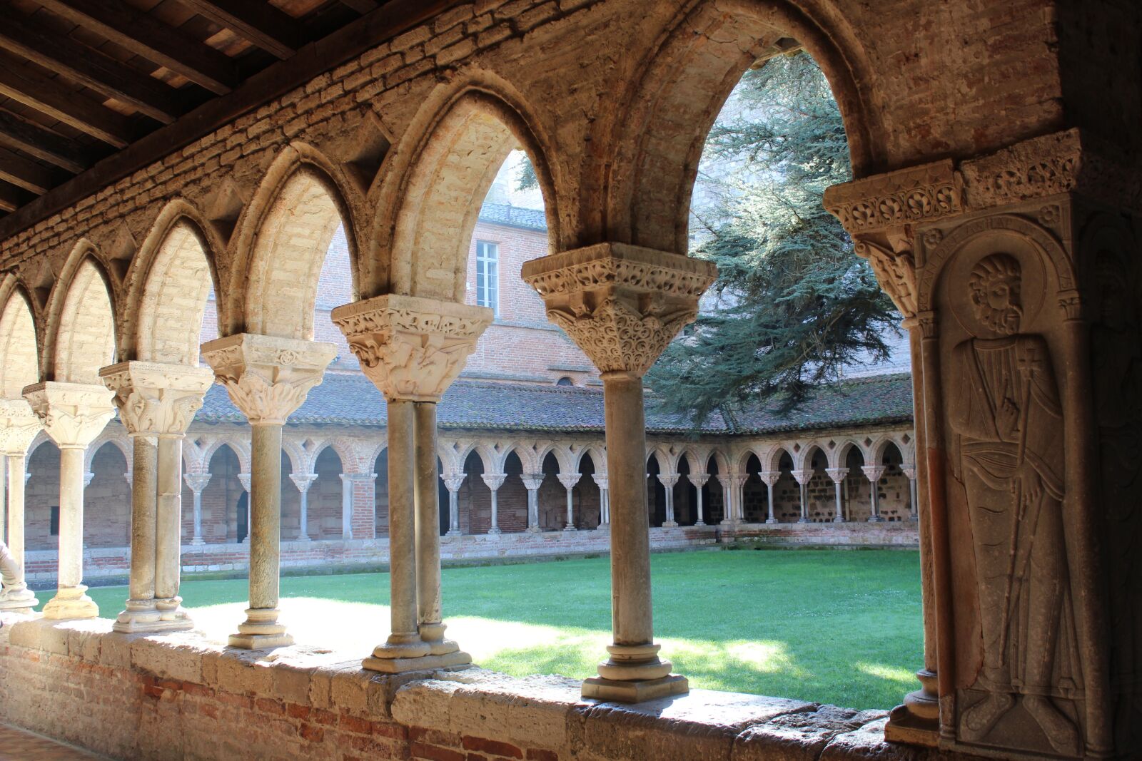 Canon EOS 1200D (EOS Rebel T5 / EOS Kiss X70 / EOS Hi) sample photo. Cloister, moissac, lot photography