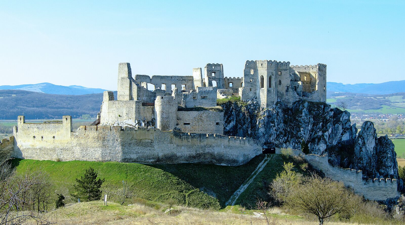 Nikon D3100 sample photo. Beckovský castle, beckov, castle photography