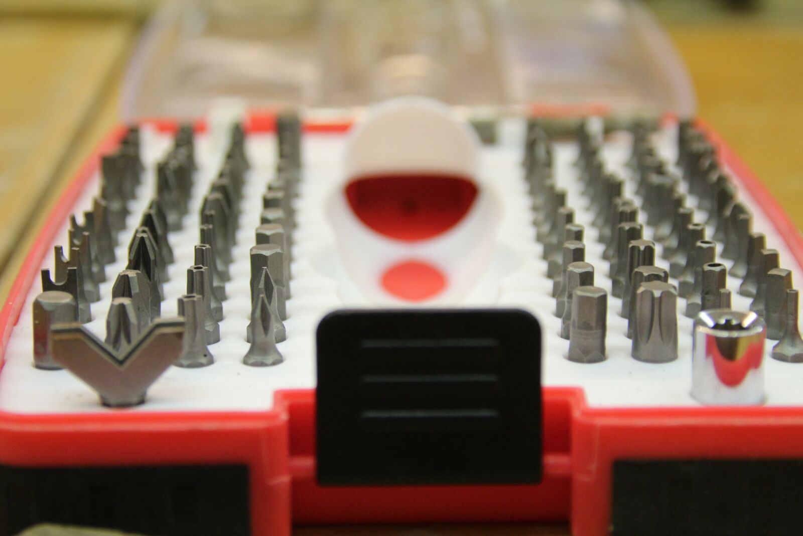 Canon EOS 650D (EOS Rebel T4i / EOS Kiss X6i) sample photo. Bits, drill, towers photography