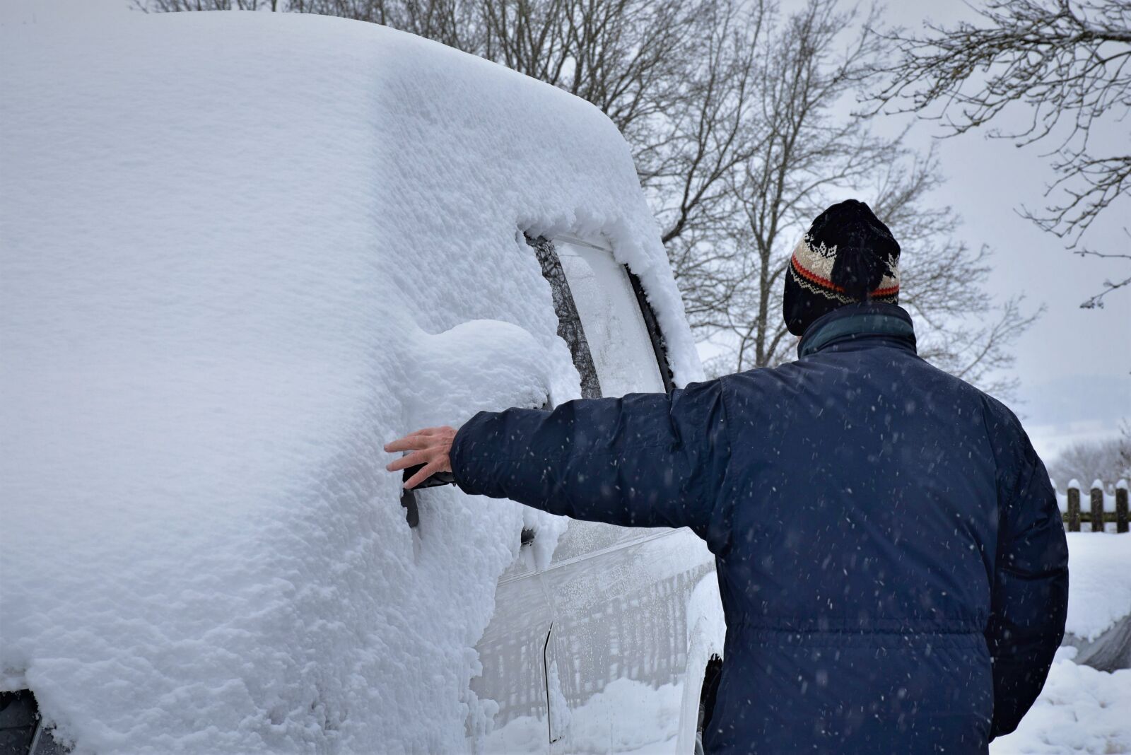 Nikon D7200 sample photo. Winter, man, auto photography