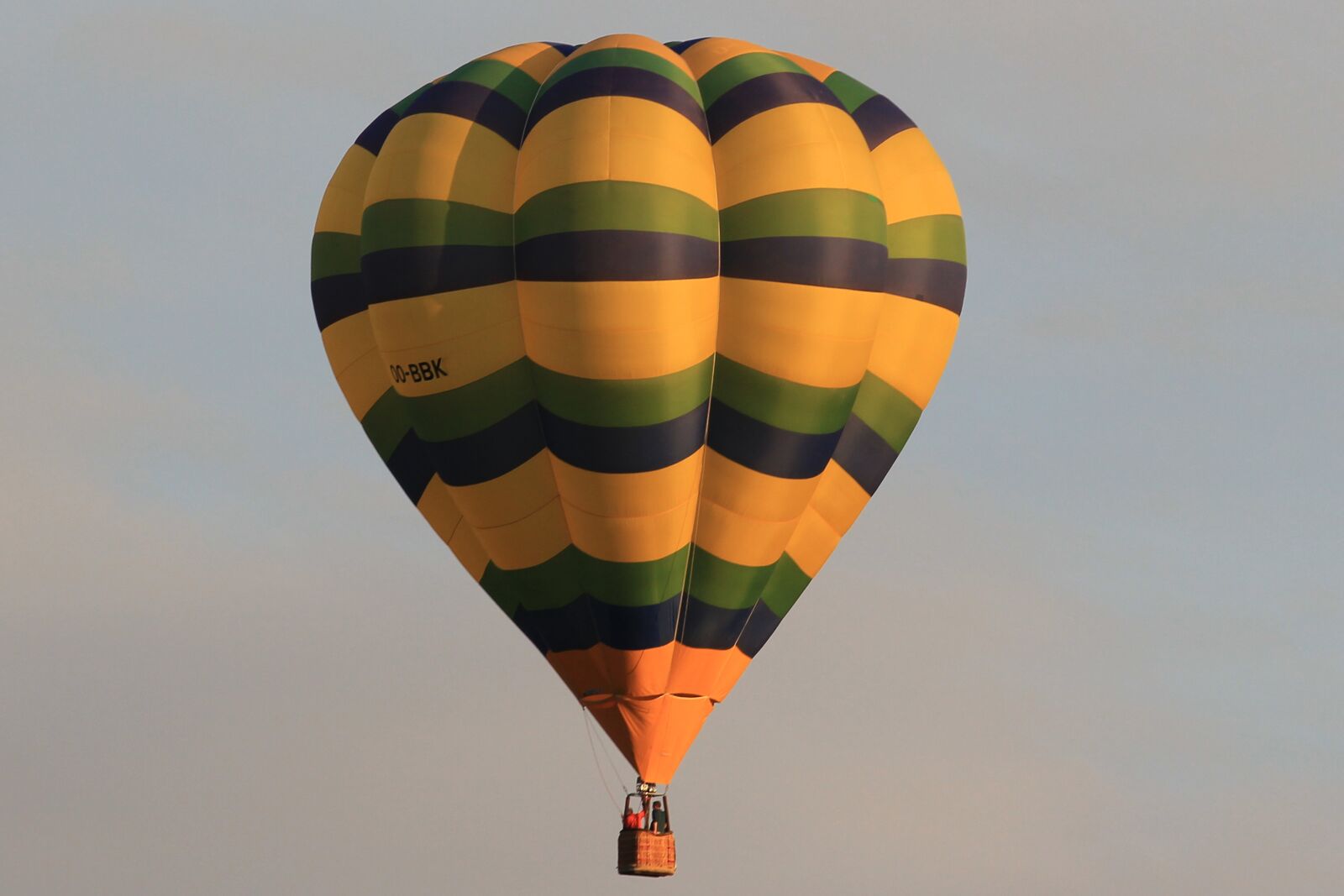 Canon EOS 550D (EOS Rebel T2i / EOS Kiss X4) sample photo. Hot-air ballooning, ball, sky photography