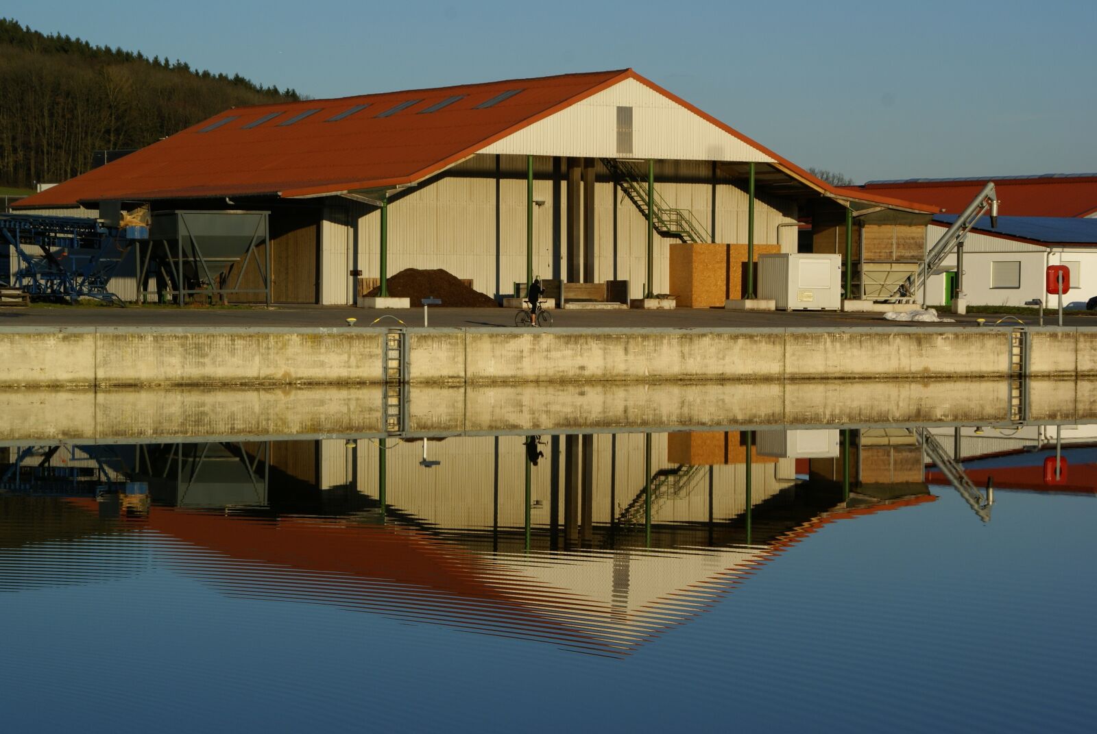 Sony Alpha DSLR-A100 sample photo. Warehouse, waters, waterways photography