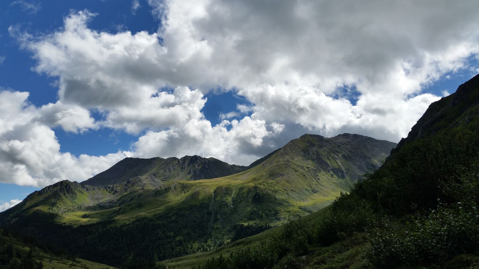 Samsung Galaxy S5 sample photo. Mountains, clouds, alpine photography