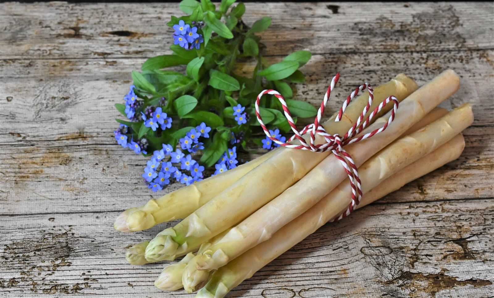 Nikon D7200 sample photo. Asparagus, spring, market photography