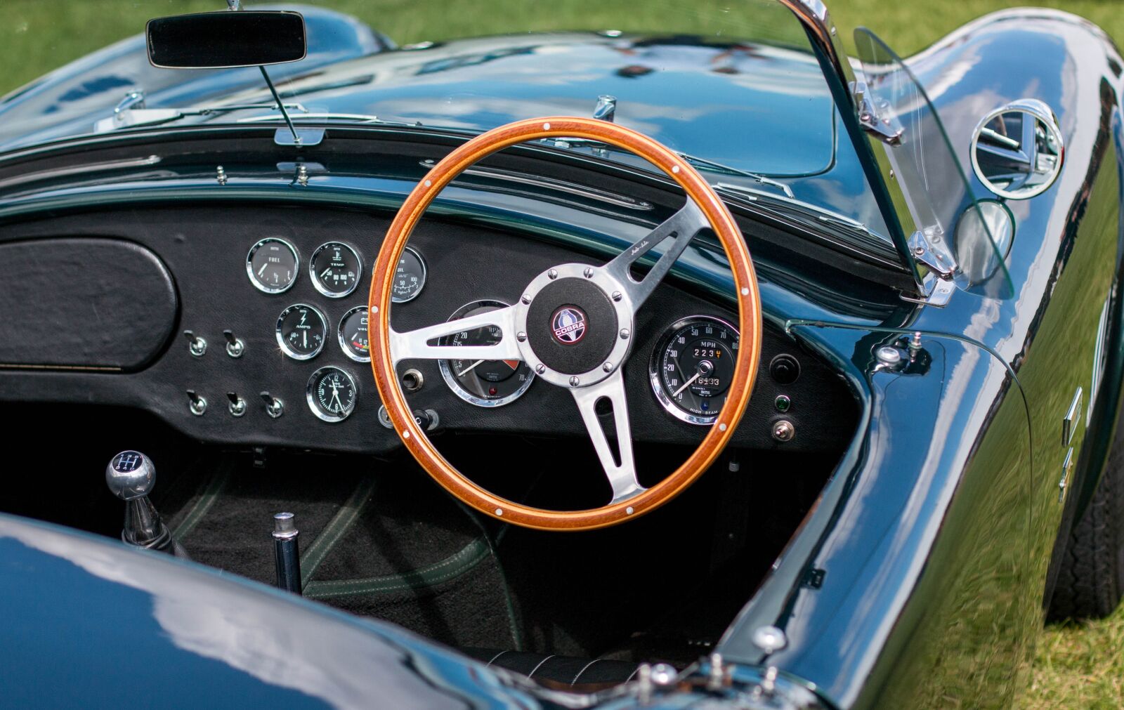 Canon EOS 70D + Canon EF 50mm F1.4 USM sample photo. Car, steering wheel, steering photography