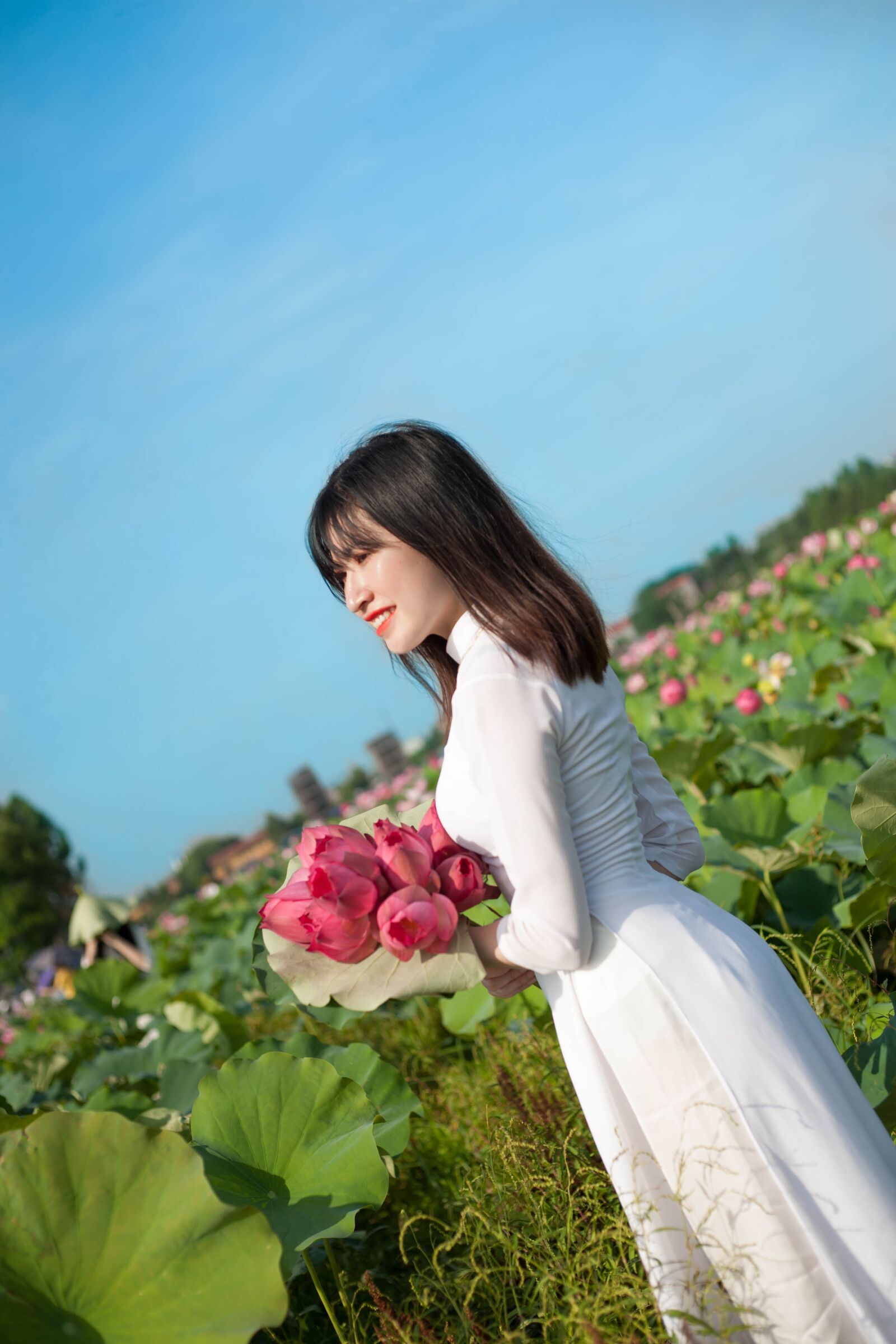 Canon EOS 5D sample photo. Lotus, flower, girl photography