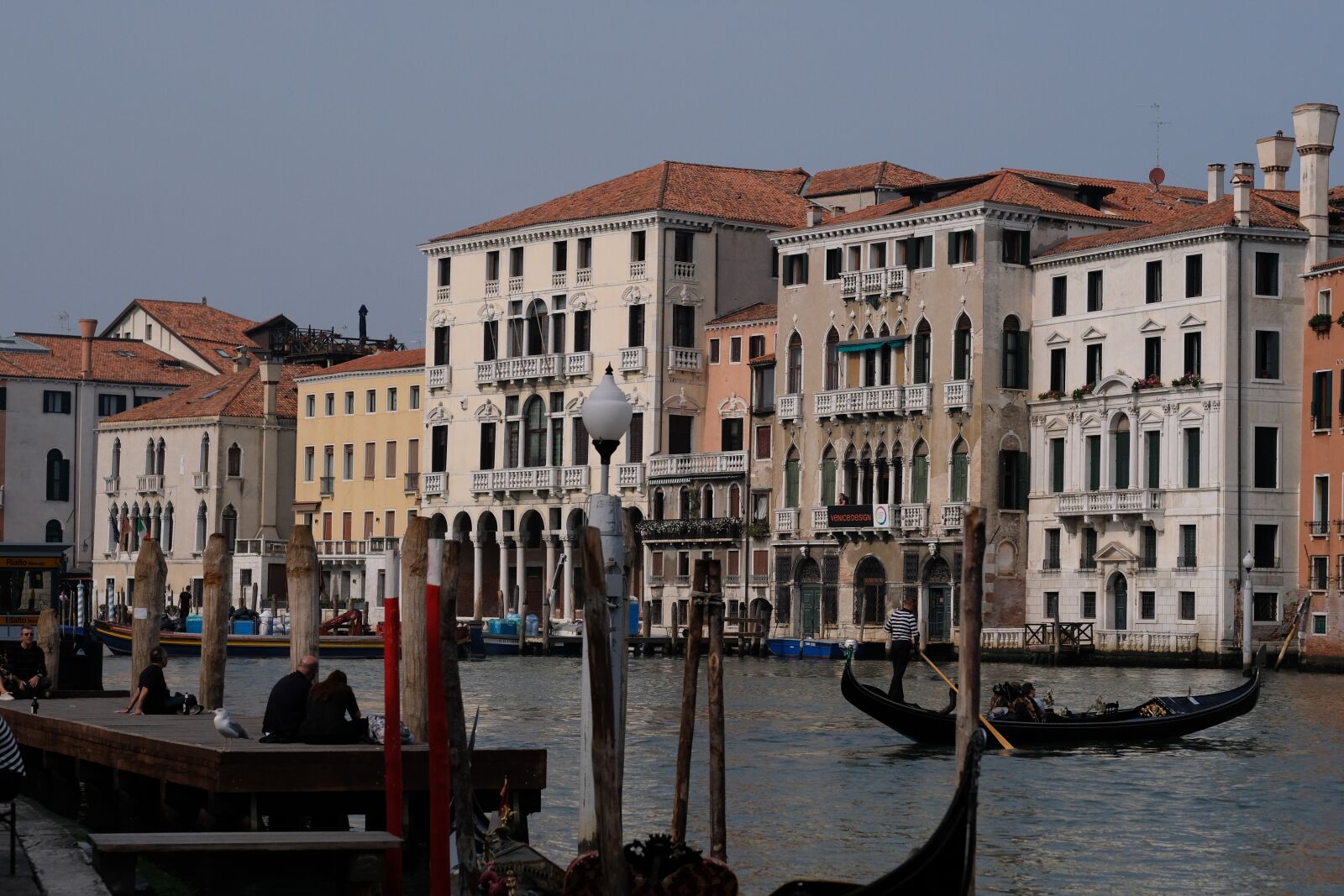 Fujifilm X-T2 + Fujifilm XF 56mm F1.2 R sample photo. Channel, architecture, venetian photography