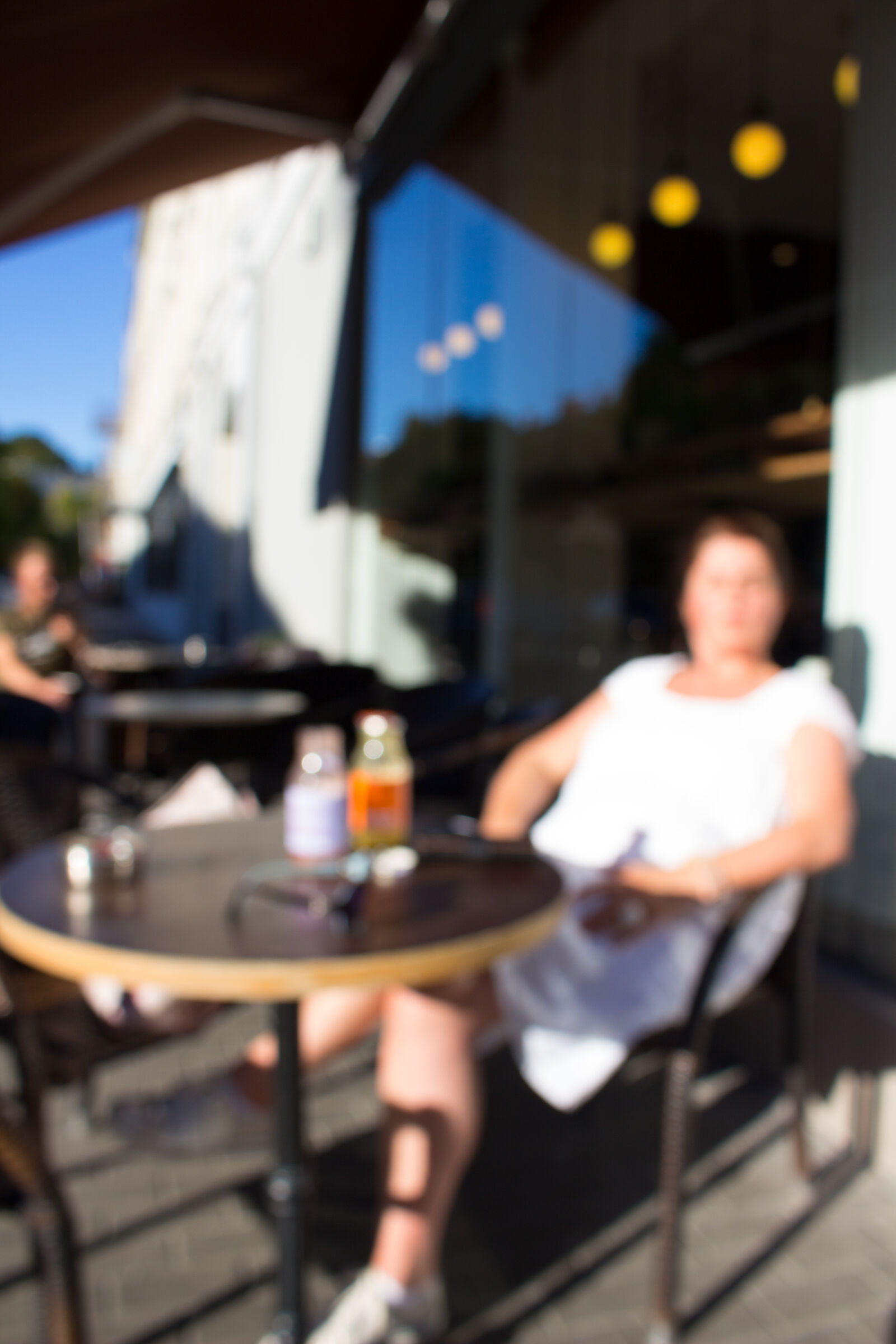 Canon EOS 700D (EOS Rebel T5i / EOS Kiss X7i) sample photo. Blurred, image, drinking, juice photography