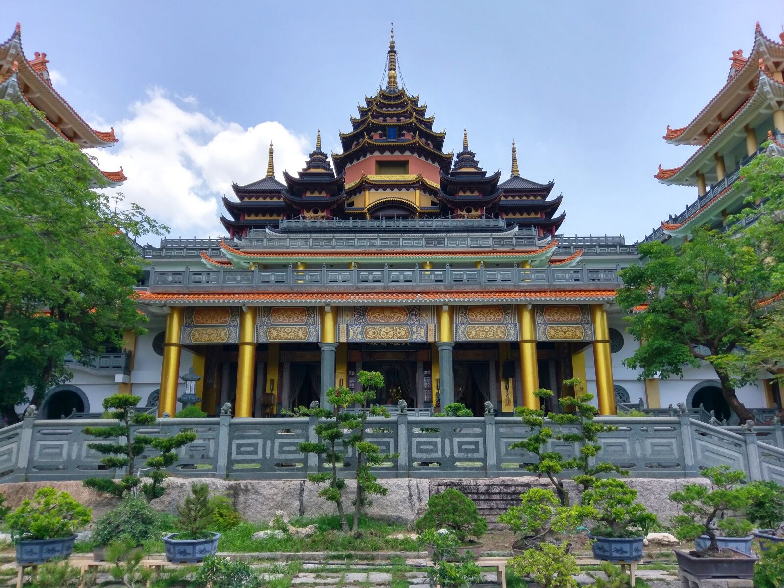 HTC M10H sample photo. Buddhist temple, buddhism, big photography