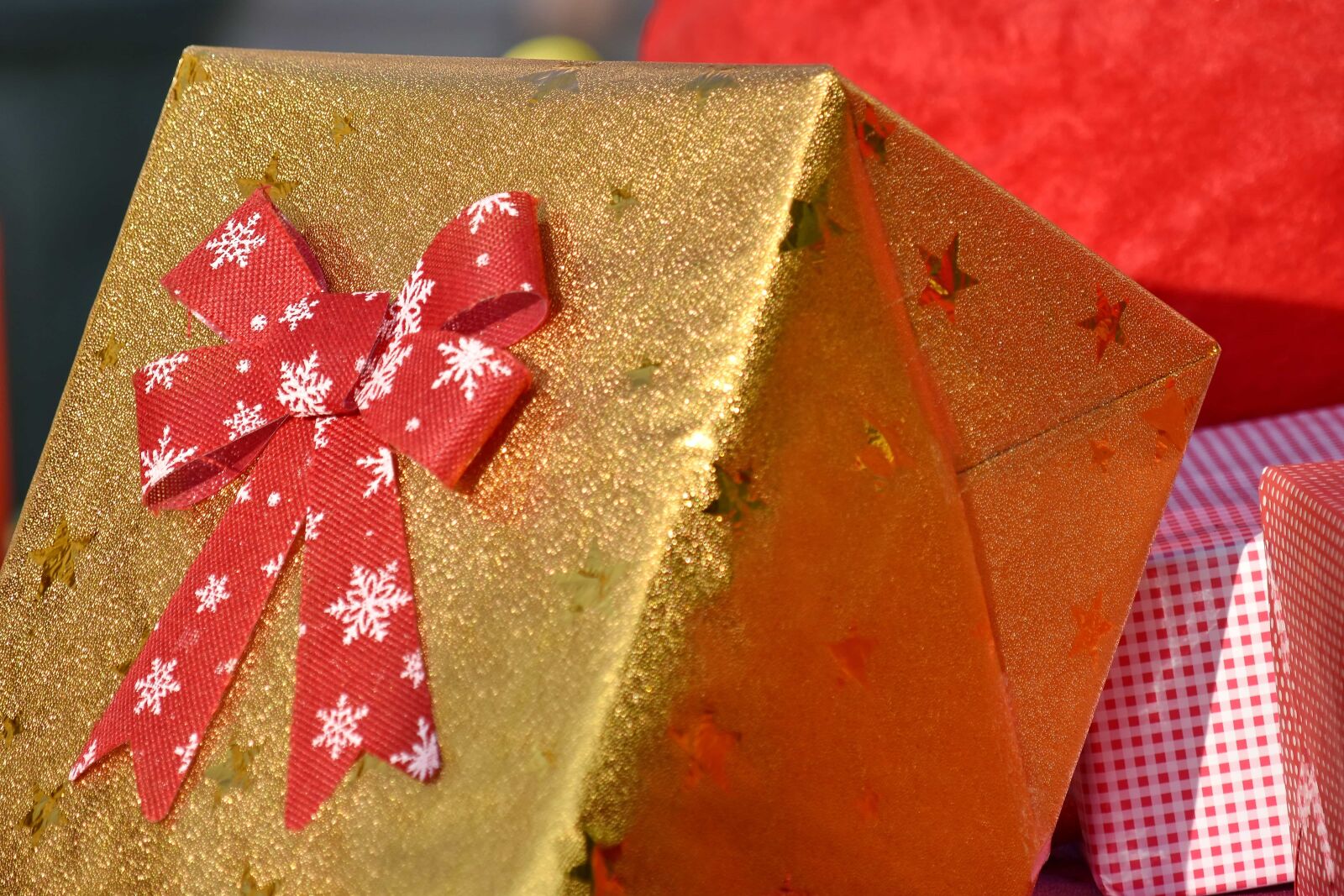 Nikon D5500 sample photo. Birthday, box, decoration, gifts photography