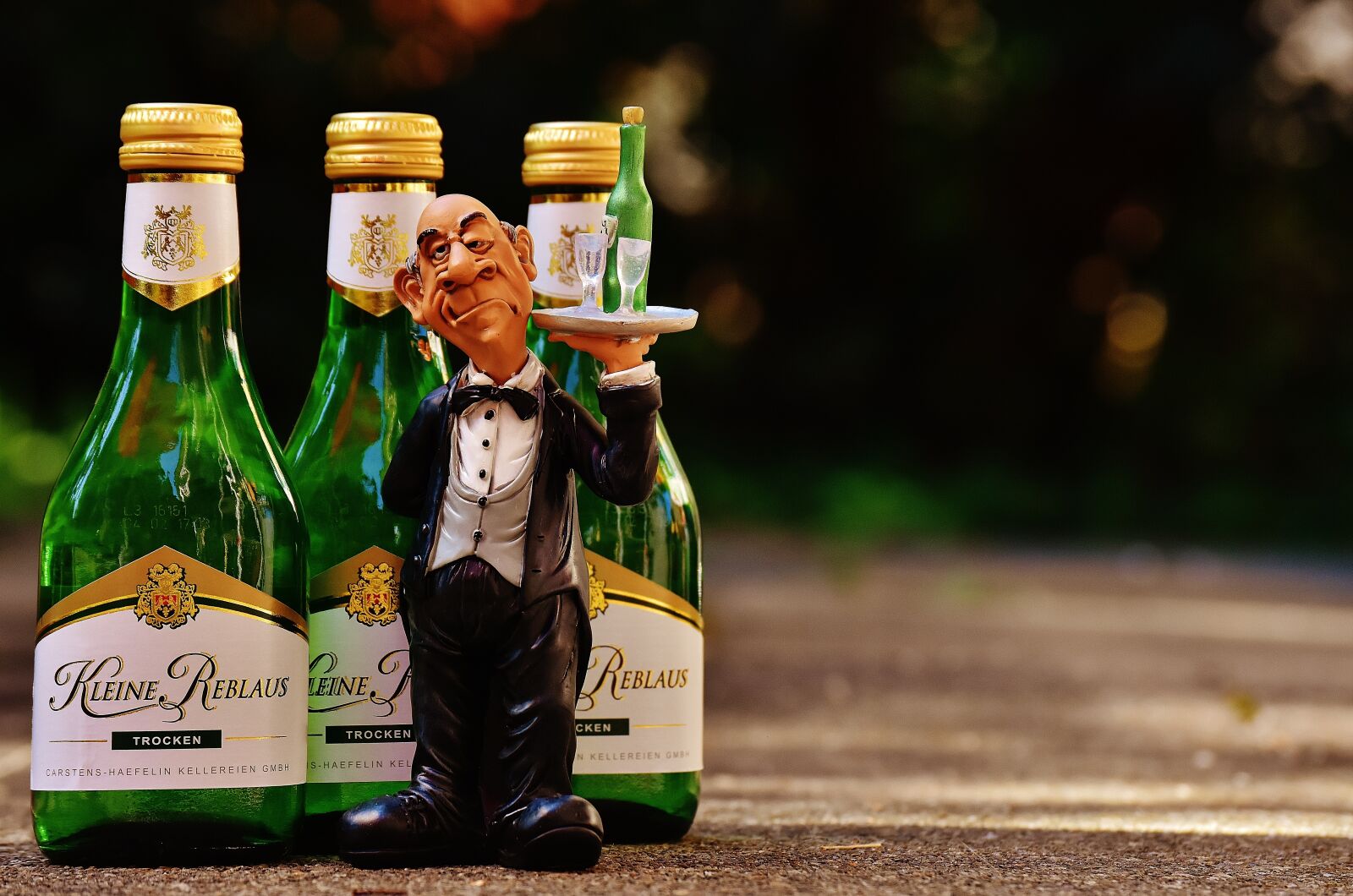 Nikon D7200 sample photo. Waiter, wine, serve photography