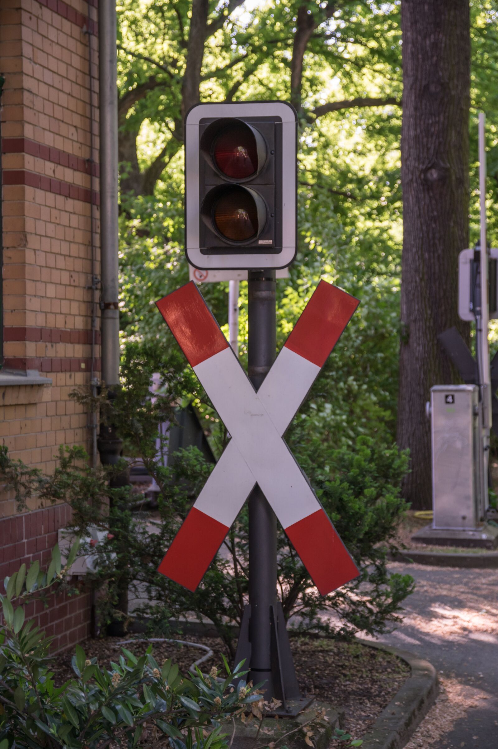 Pentax K-3 sample photo. Andreaskreuz, traffic lights, traffic photography