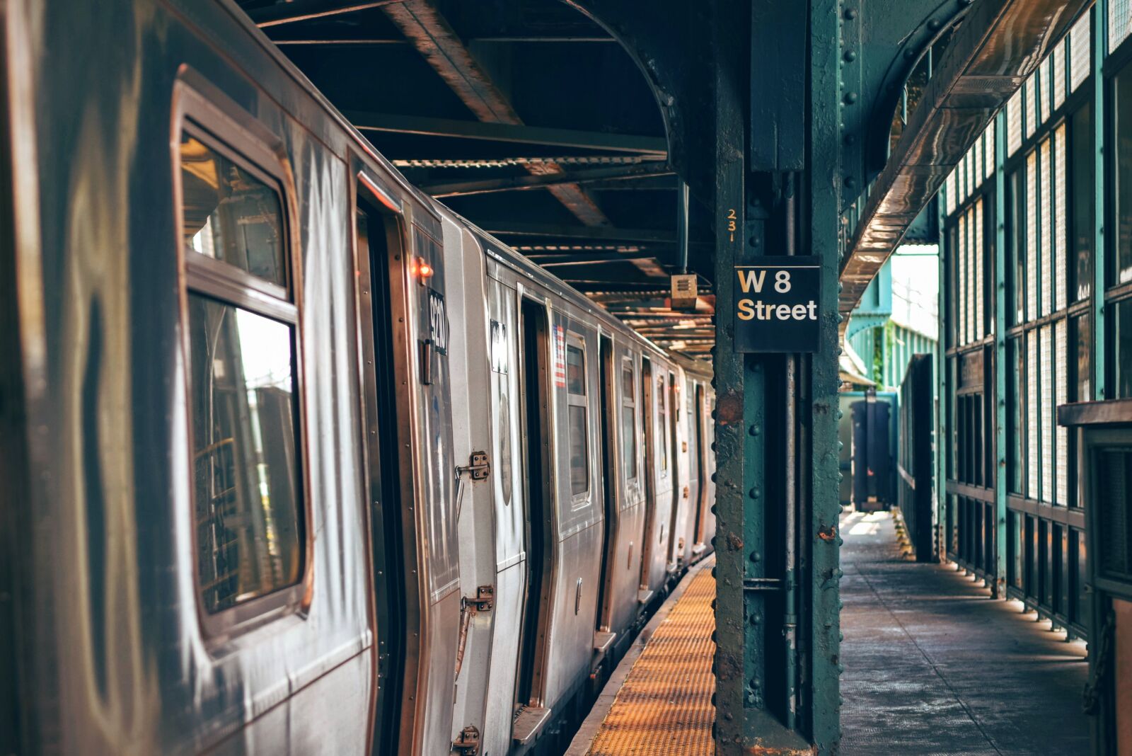 Nikon D3300 sample photo. Indoors, metro, platform photography