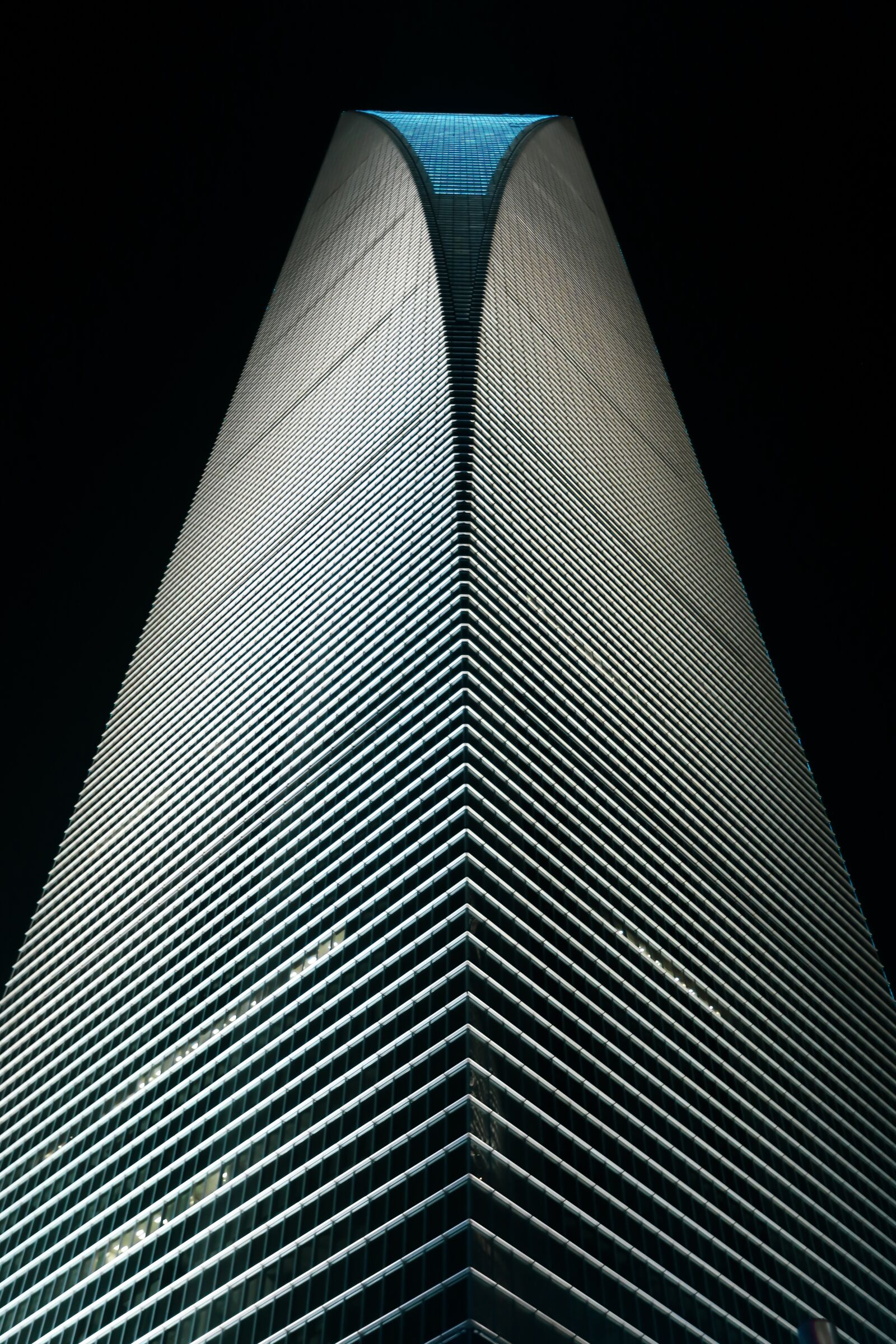Canon EOS 5D Mark IV + Canon EF 17-40mm F4L USM sample photo. Night, building, architecture photography